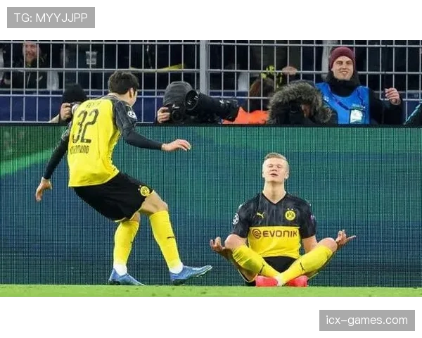 哈兰德进球庆祝动作