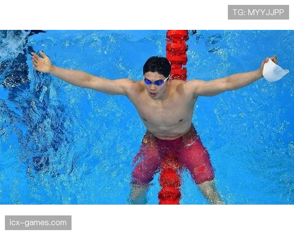 汪顺家的冰箱里塞满蛋白粉，连饮料都是按秒掐着喝的